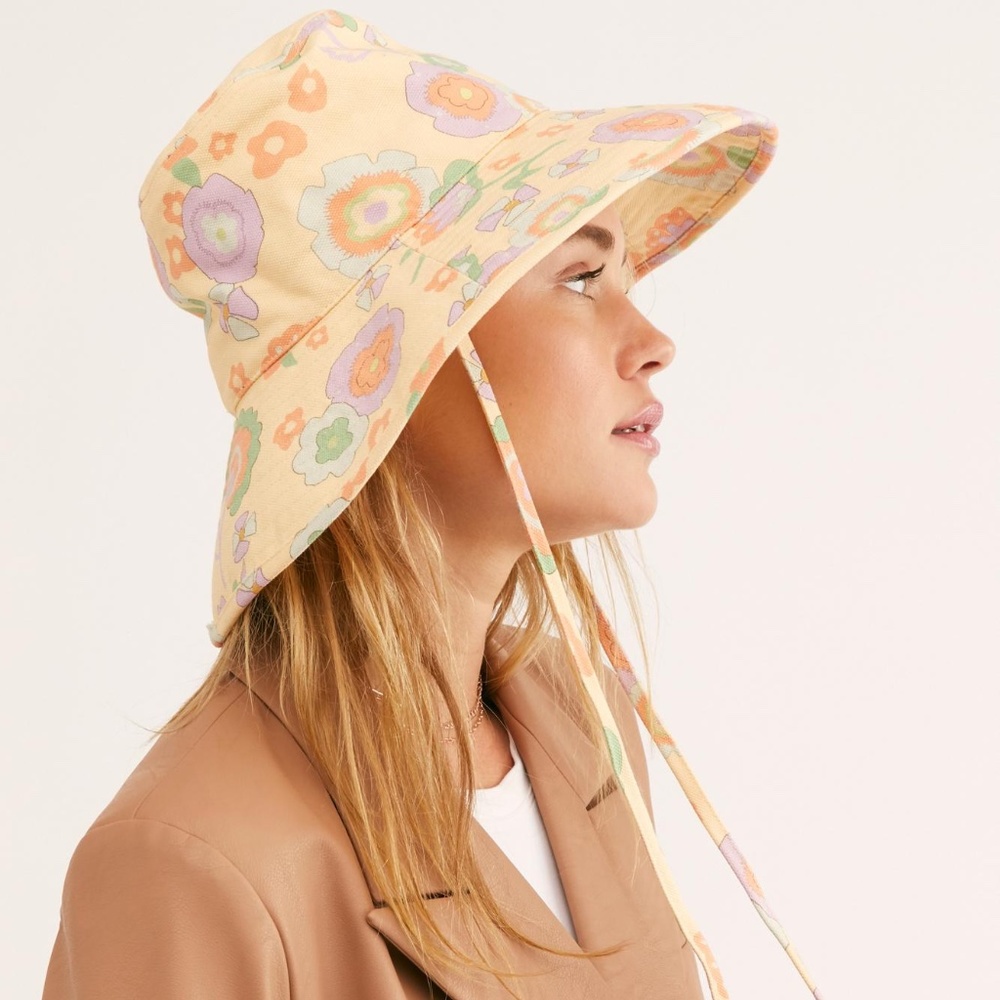 Free People LACK OF COLOR HOLIDAY BUCKET HAT RETRO FLORAL NWT